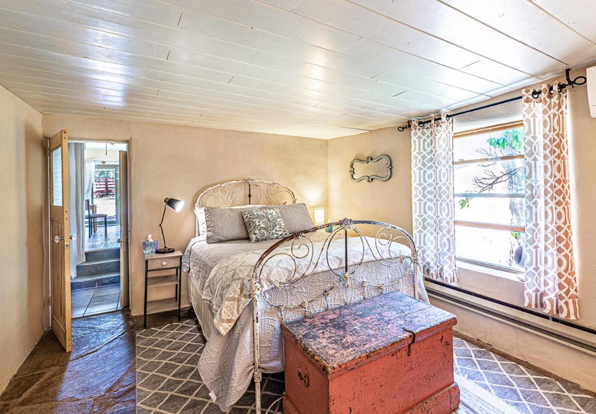 Pet Friendly Pinon Heaven Bed and Breakfast Canada de los Alamos Exteriör bild