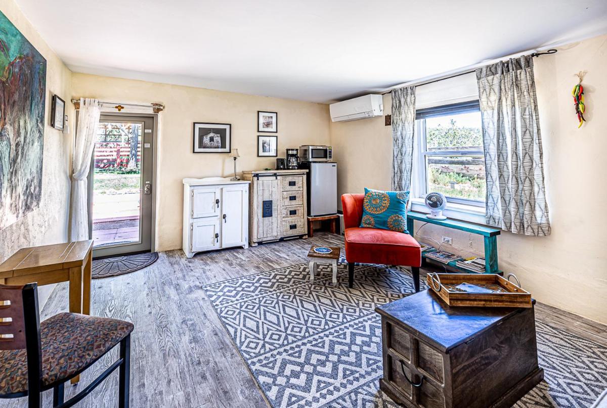 Pet Friendly Pinon Heaven Bed and Breakfast Canada de los Alamos Exteriör bild